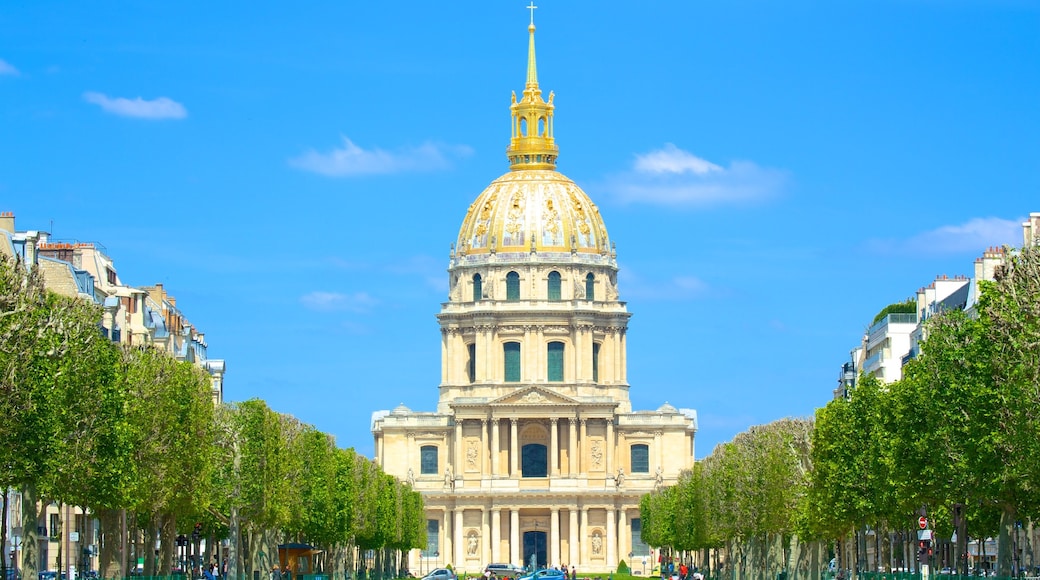 Les Invalides showing heritage architecture