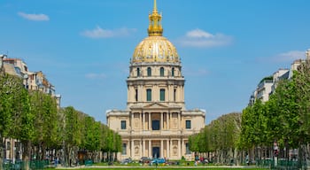 Les Invalides som omfatter historiske bygningsværker