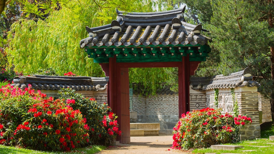 Jardin d\'Acclimatation which includes heritage architecture