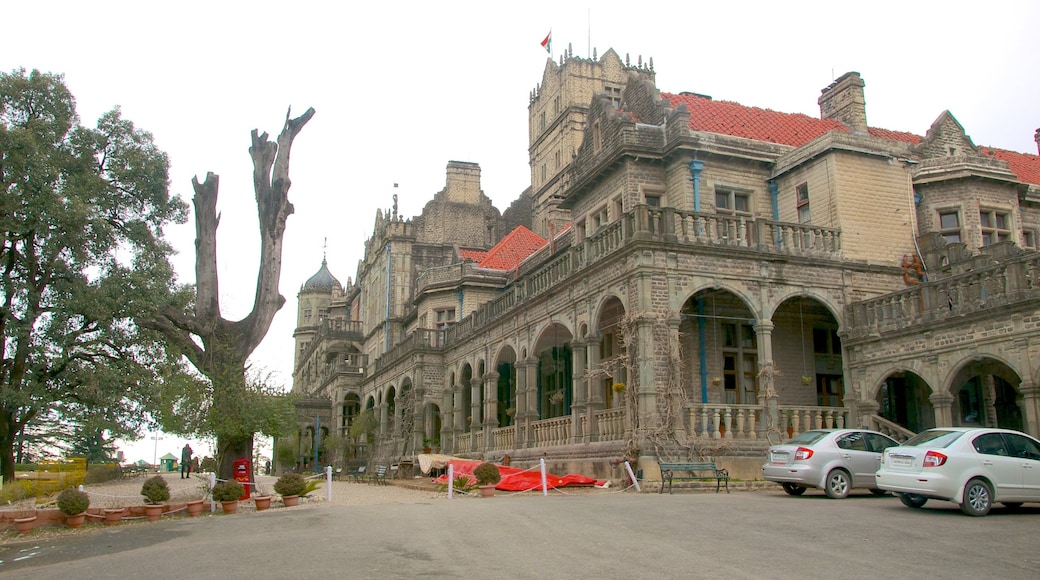 Viceregal Lodge som visar historisk arkitektur och chateau eller palats