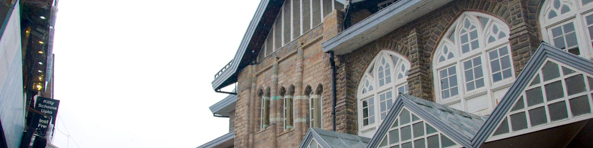 Gaiety Theater showing heritage architecture and street scenes