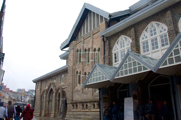 Gaiety Theater mit einem historische Architektur und StraĂenszenen