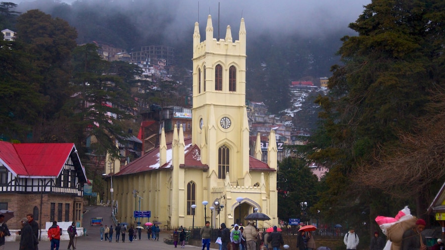 Iglesia de Cristo que incluye una iglesia o catedral, escenas urbanas y aspectos religiosos