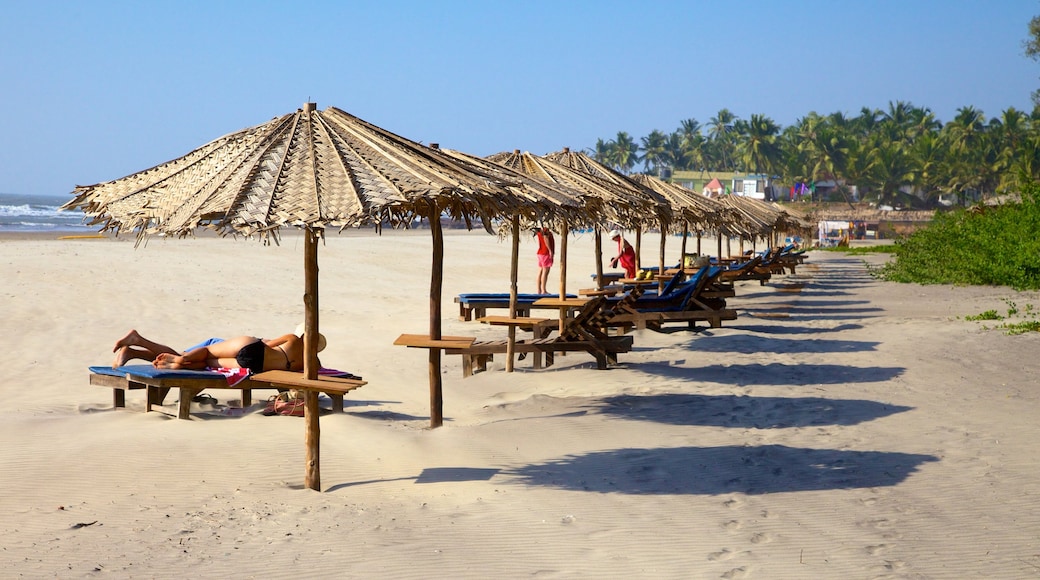 Praia de Ashvem mostrando uma praia de areia