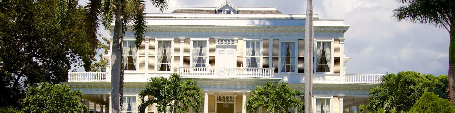 Casa Devon ofreciendo un jardín y una casa
