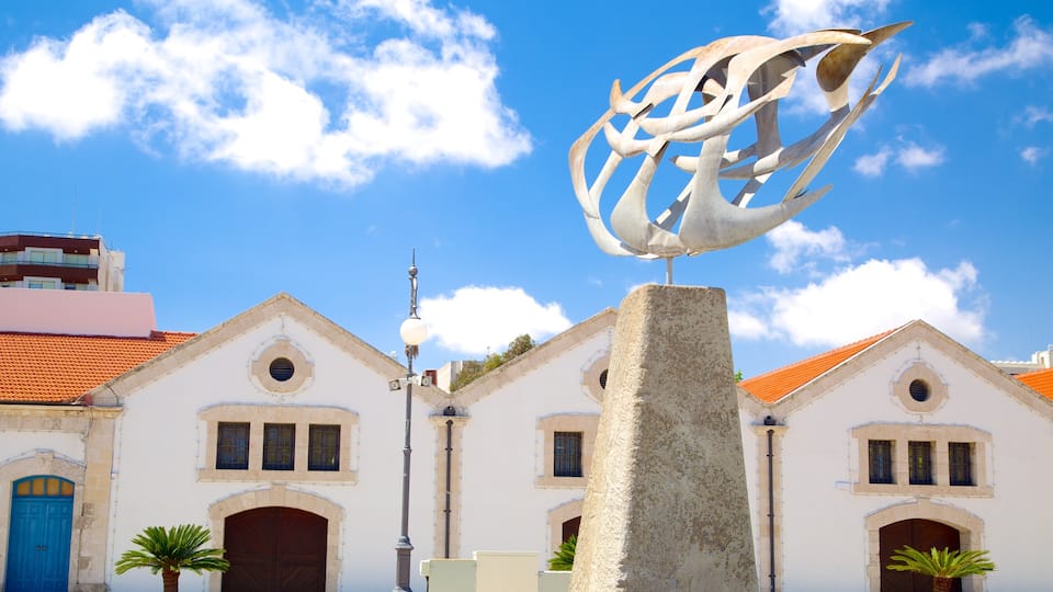 Plaza de Europa mostrando arte al aire libre