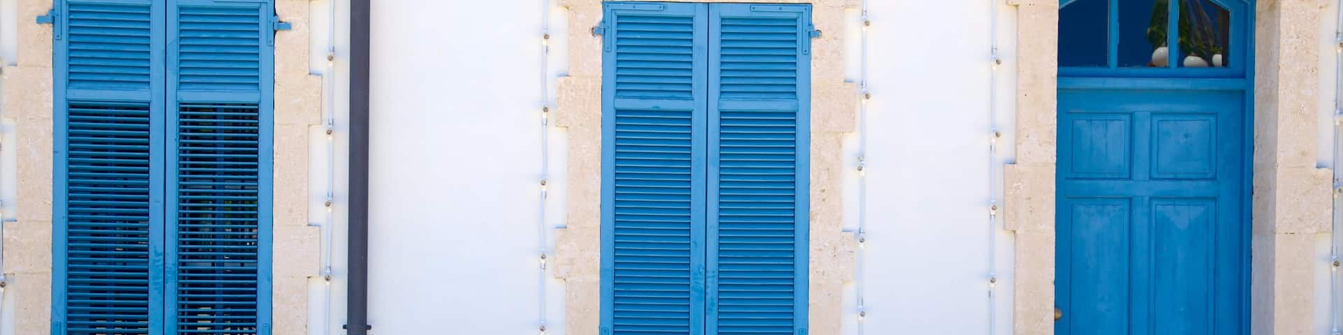 Europe Square featuring heritage architecture and a house
