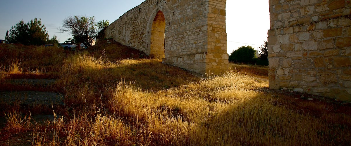 Larnaca Aqueduct featuring building ruins