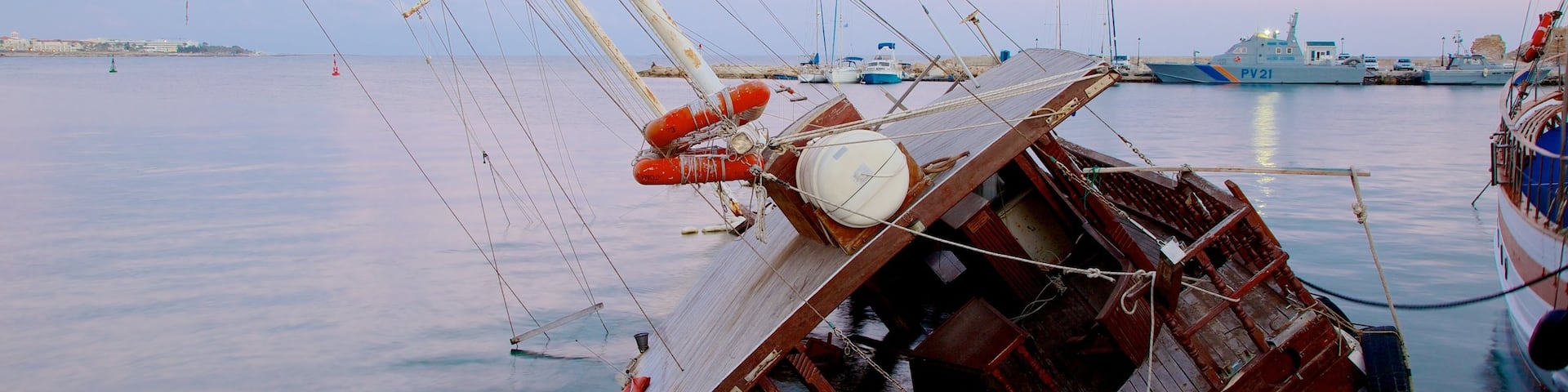 Hafen von Paphos welches beinhaltet Bucht oder Hafen