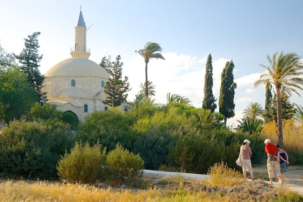 Hala Sultan Tekke montrant patrimoine architectural, aspects religieux et mosquée