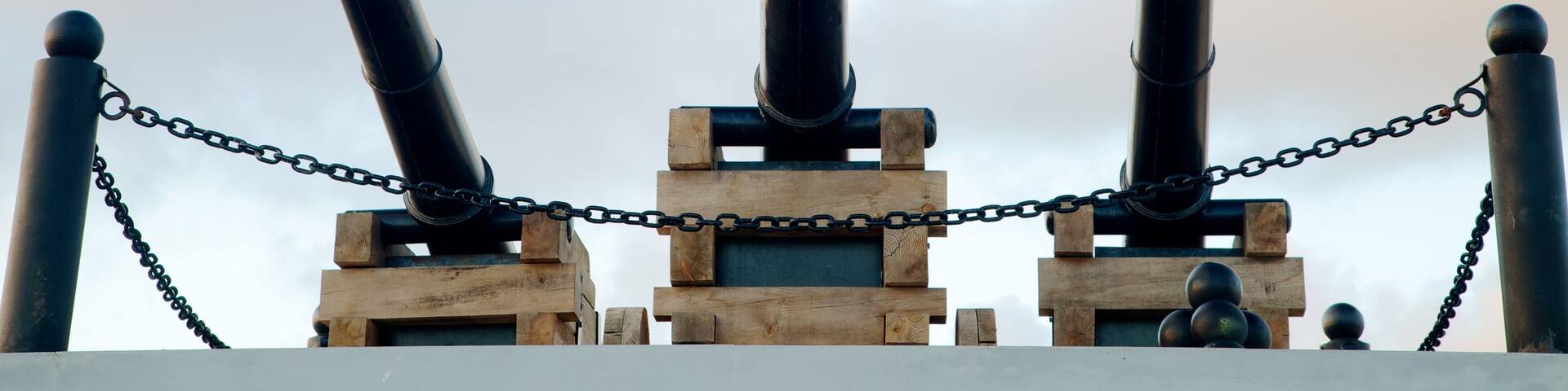 ChĂąteau de Paphos qui includes articles militaires