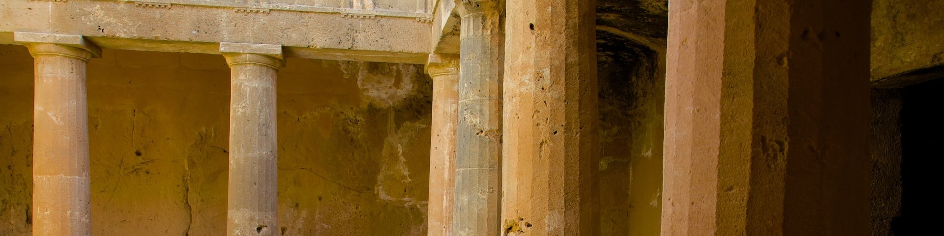 Tombes des rois mettant en vedette patrimoine architectural et ruine