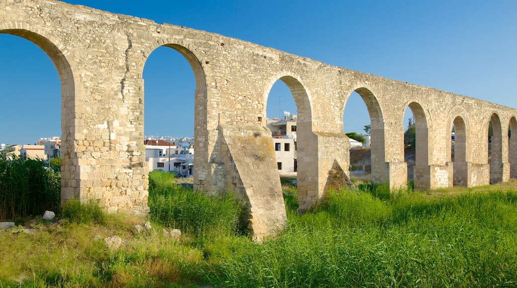 สะพานส่งน้ำ Larnaca แสดง มรดกทางสถาปัตยกรรม