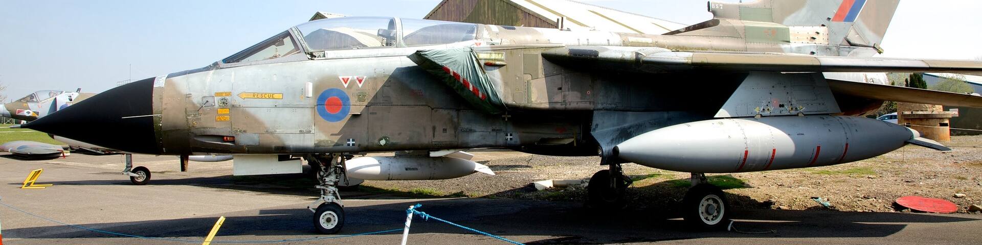 Yorkshire Air Museum qui includes articles militaires et avion