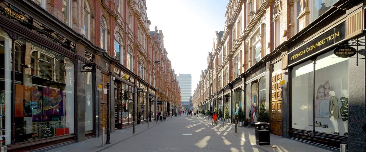 Victoria Quarter featuring street scenes and heritage architecture
