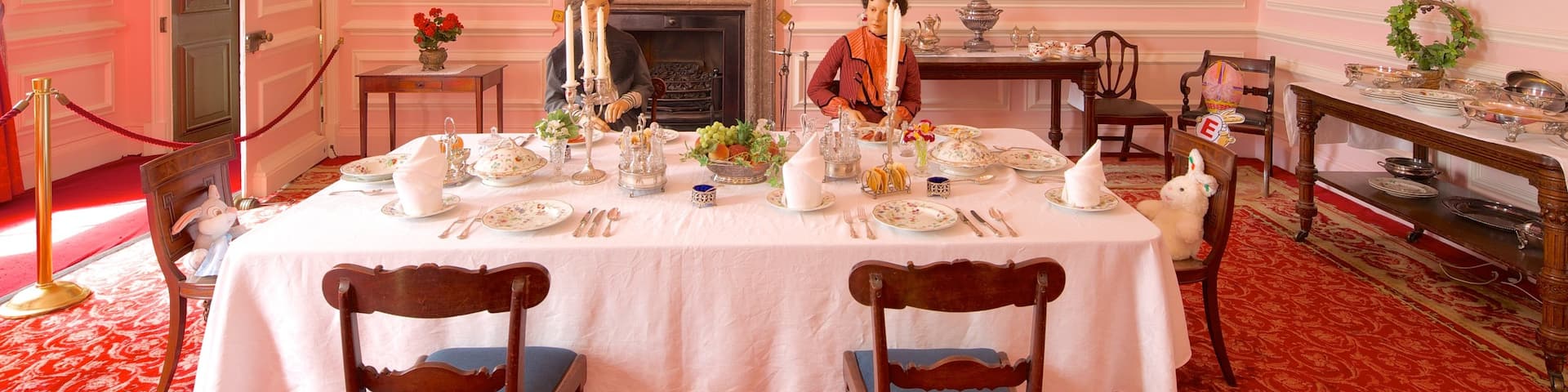 Croxteth Hall and Country Park que incluye vistas interiores y elementos del patrimonio