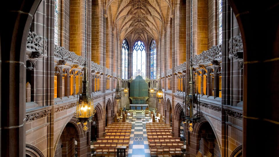 Anglicaanse Kathedraal van Liverpool bevat religieuze aspecten, historische architectuur en een kerk of kathedraal