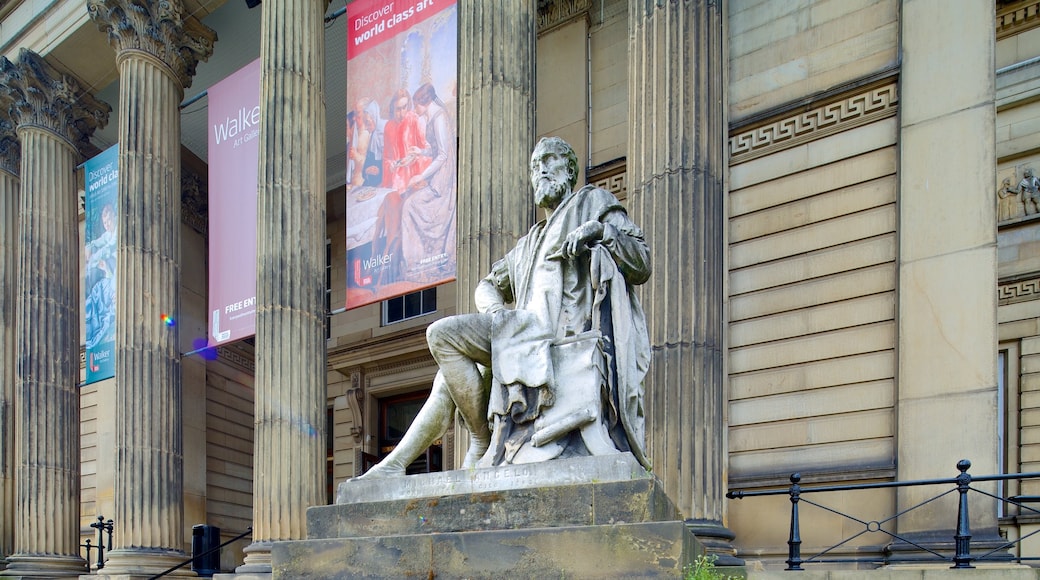 Walker Art Gallery mostrando una estatua o escultura