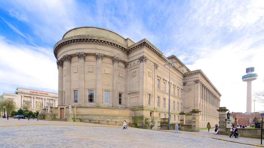 St. George\'s Hall og byder på en administrativ bygning og historiske bygningsværker