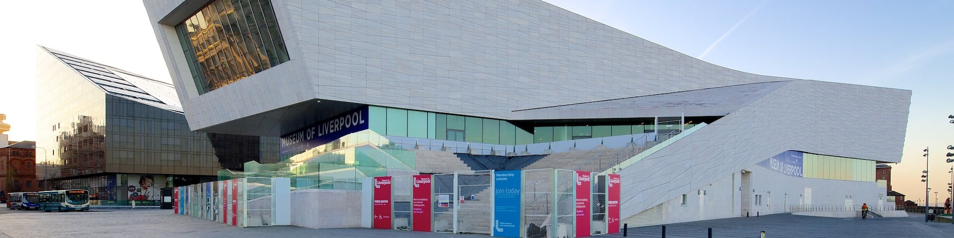 Museum of Liverpool featuring modern architecture