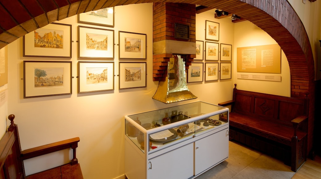 Merchant Adventurers\' Hall bevat interieur en kunst