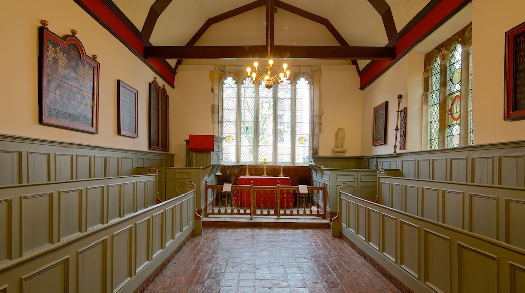 Merchant Adventurers\' Hall que incluye vistas de interior