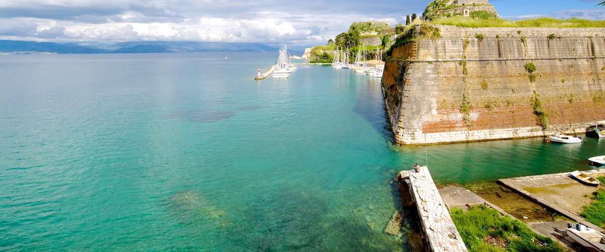 Alte Festung mit einem allgemeine Küstenansicht