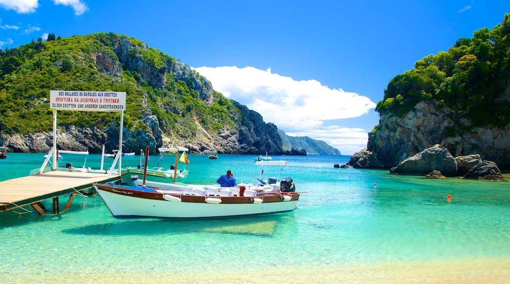 Plage de Paleokastritsa mettant en vedette vues littorales