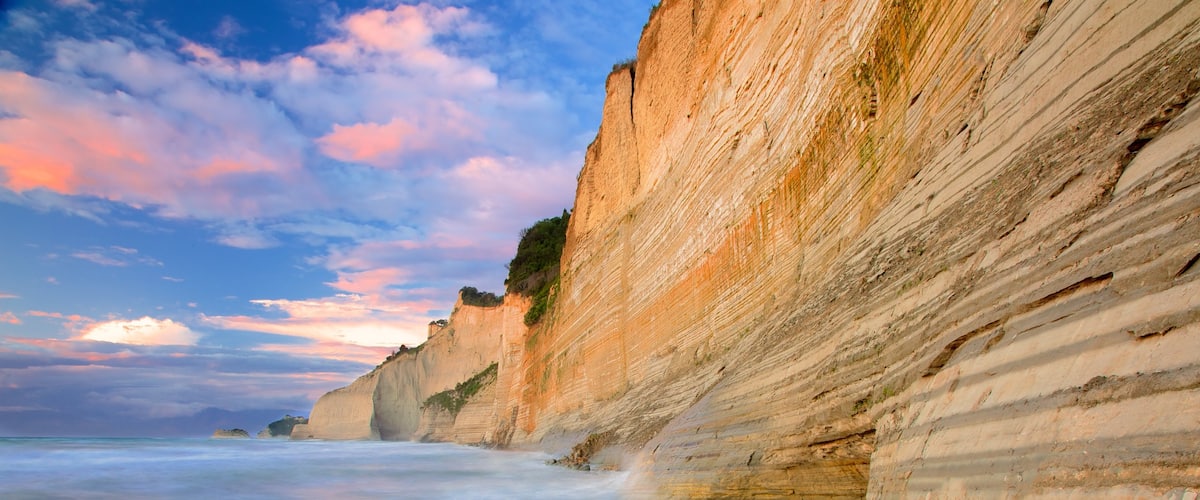 Sunset Beach showing rocky coastline and a sunset
