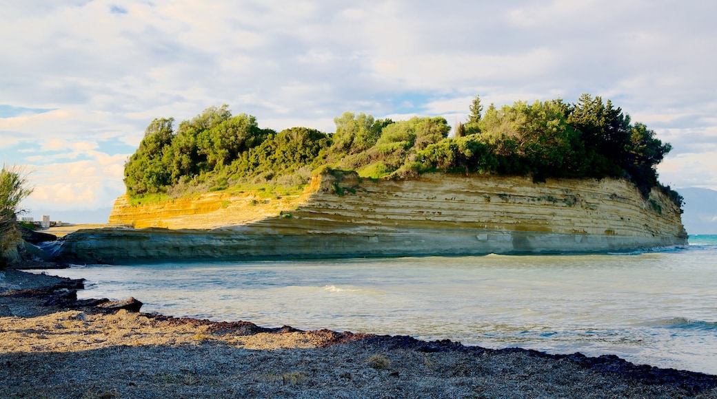 Canal d\'Amour showing a pebble beach and landscape views