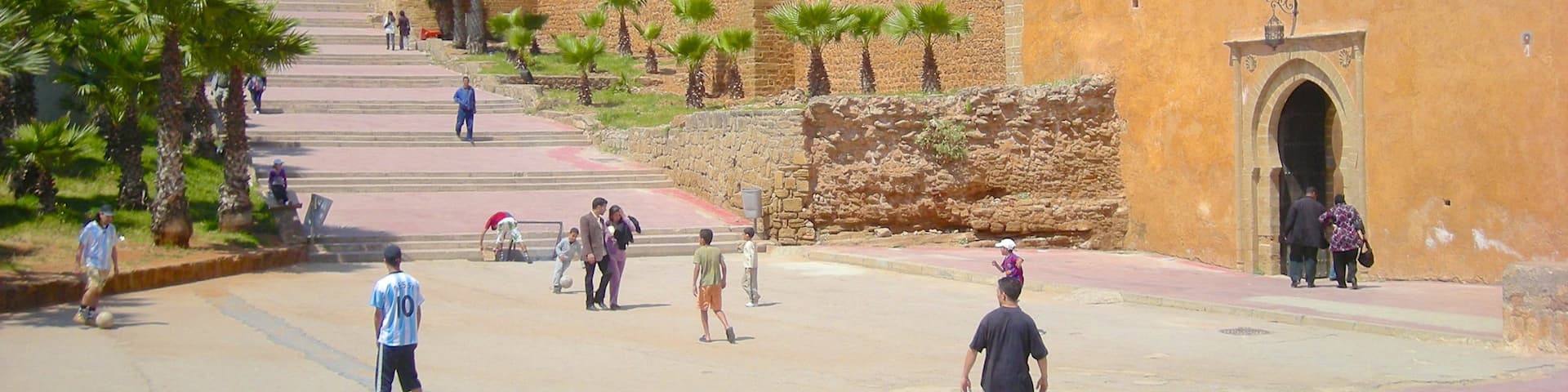 Rabat mit einem Geschichtliches und Platz oder Plaza