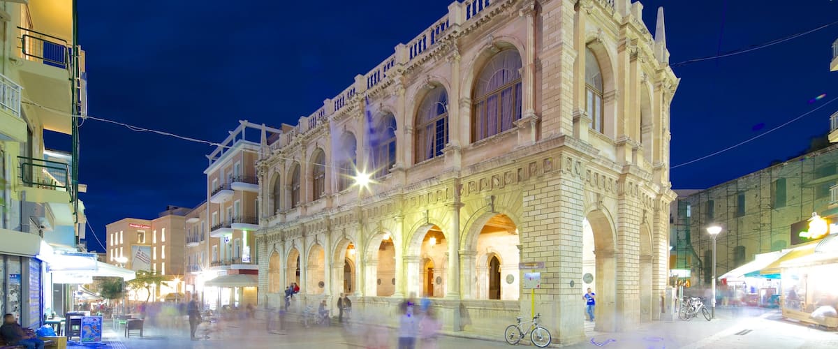 Loggia de Heraklion ofreciendo escenas nocturnas, patrimonio de arquitectura y escenas urbanas