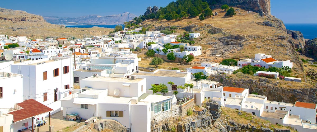 Acrópolis de Lindos que incluye una pequeña ciudad o aldea