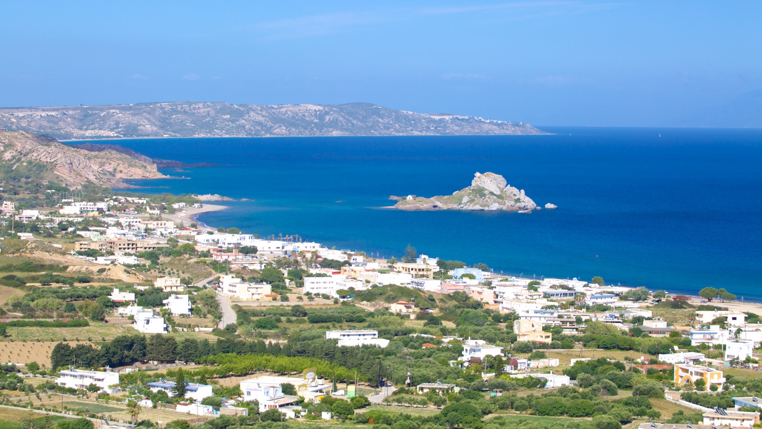 Kefalos featuring a coastal town