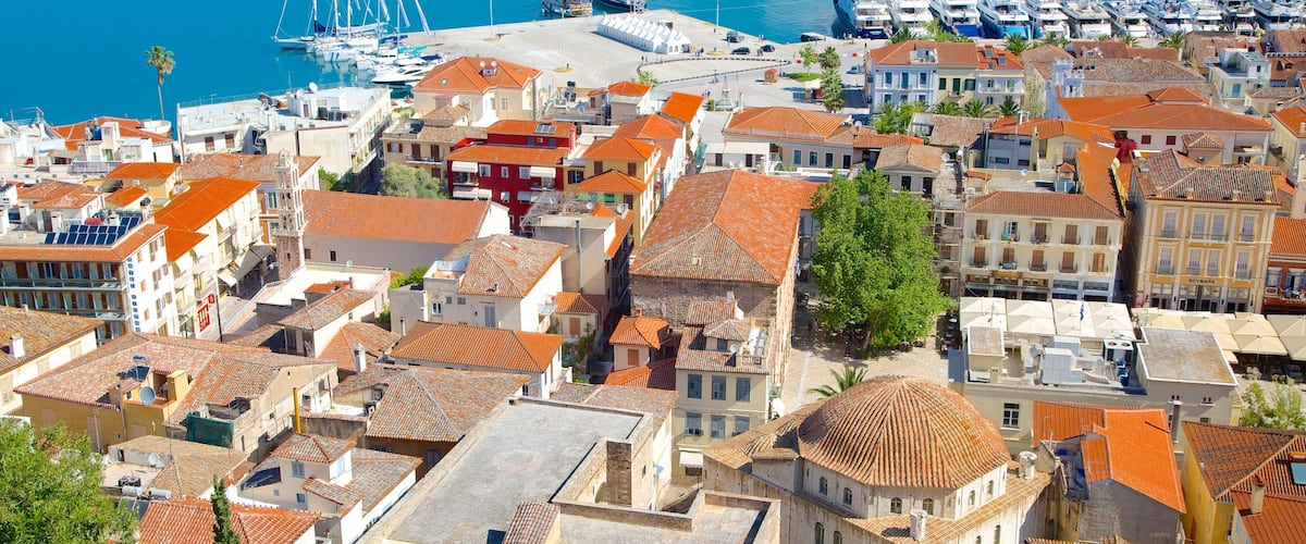 Nafplio showing a coastal town