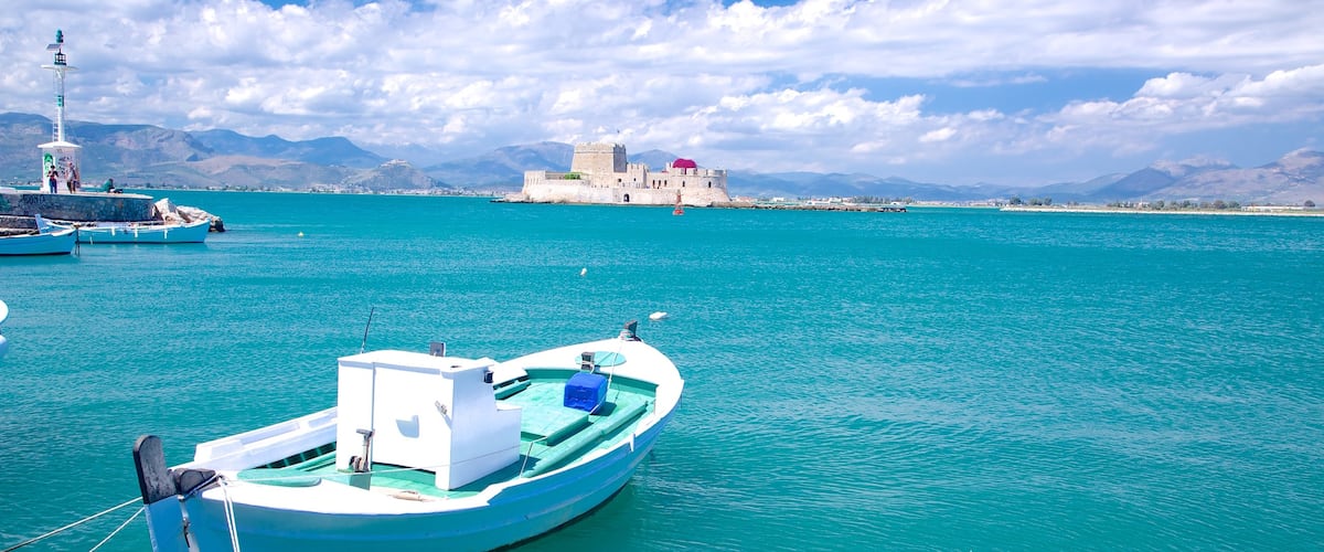 Nafplio showing a bay or harbour