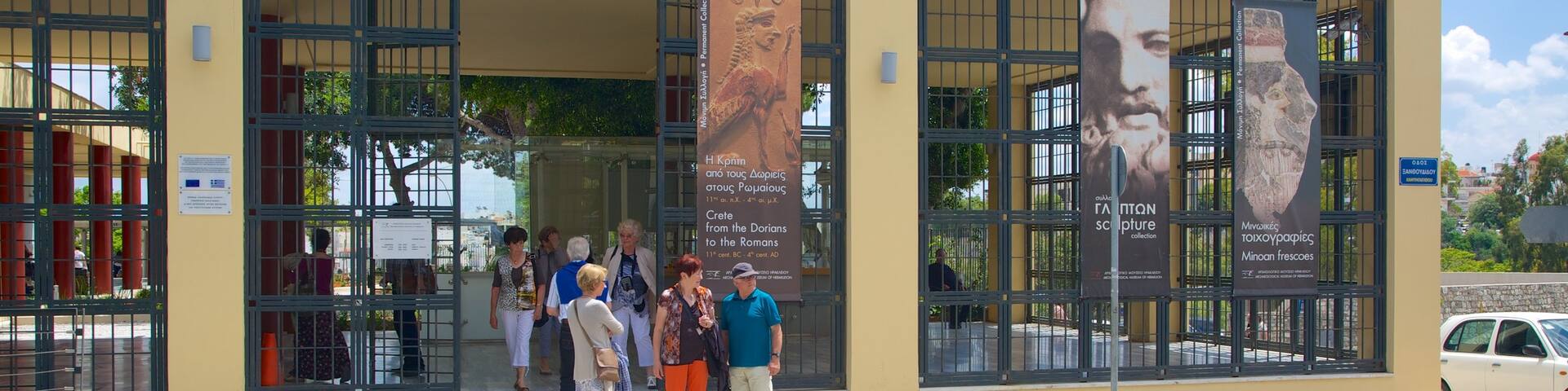 Heraklion Archaeological Museum showing street scenes
