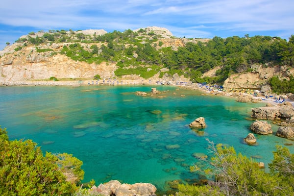 Anthony-Quinn-Bucht das einen Felsküste