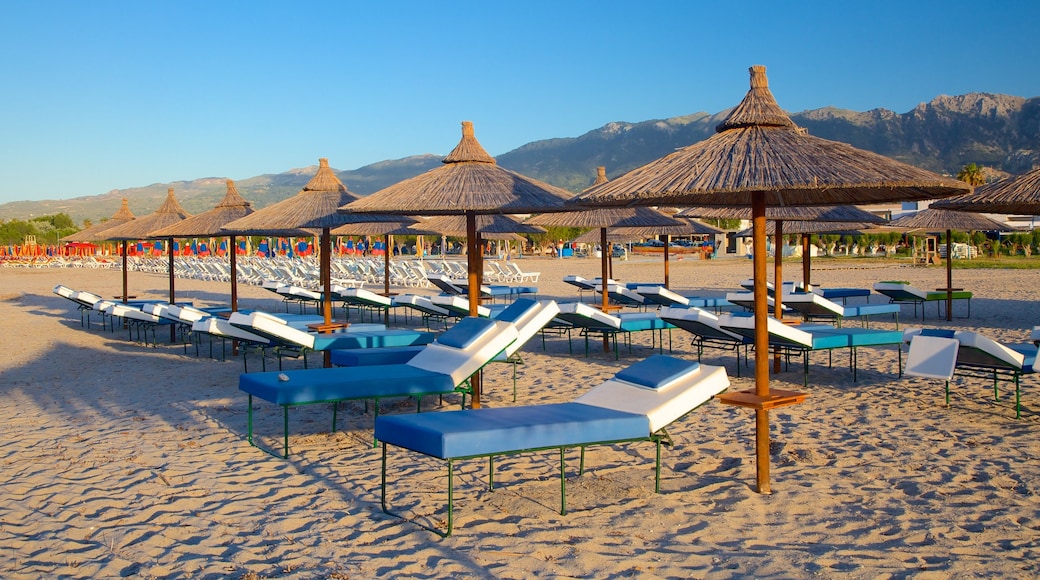 Strand van Tigaki bevat een zandstrand