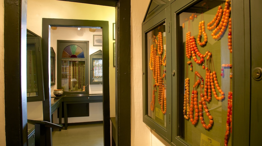 Museo de Komboloi que incluye vista interna