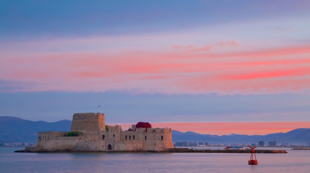 Festung Bourtzi das einen historische Architektur, Burg und Sonnenuntergang