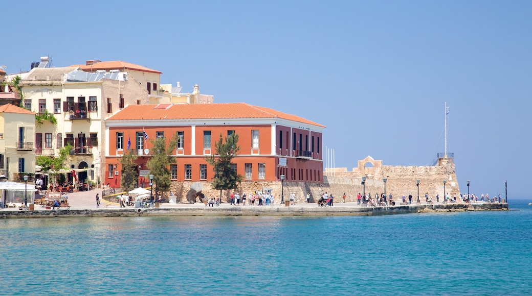 Museo marítimo de Creta que incluye vistas de una costa, una bahía o un puerto y una localidad costera