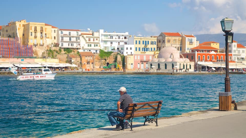 Puerto Veneciano que incluye una ciudad costera