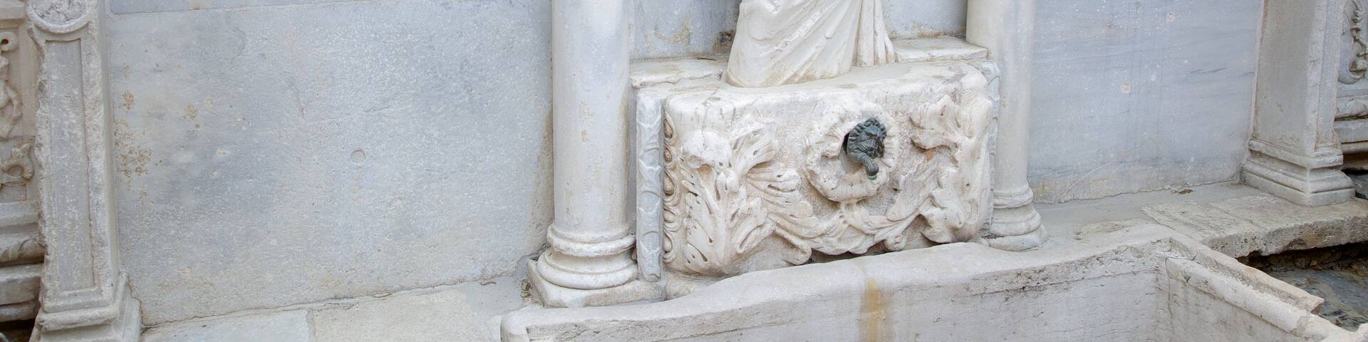 Fontaine de Bembo montrant statue ou sculpture