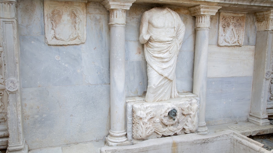 Fontaine de Bembo montrant statue ou sculpture