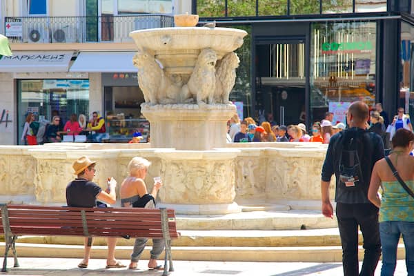 Morosini-Brunnen mit einem Springbrunnen