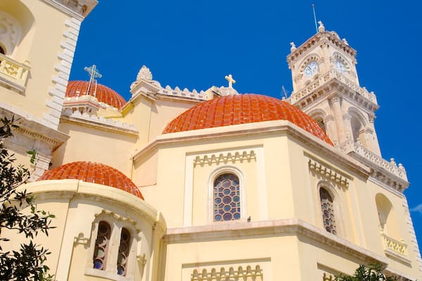 Cathédrale Saint-Minas montrant aspects religieux et église ou cathédrale