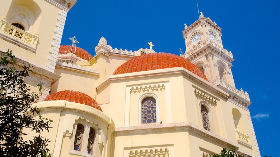 St. Minas Cathedral showing religious elements and a church or cathedral