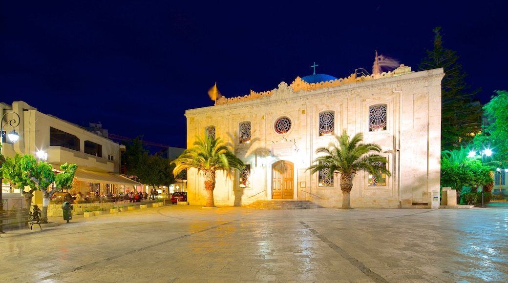 Kirche Agios Titos mit einem historische Architektur, Platz oder Plaza und bei Nacht