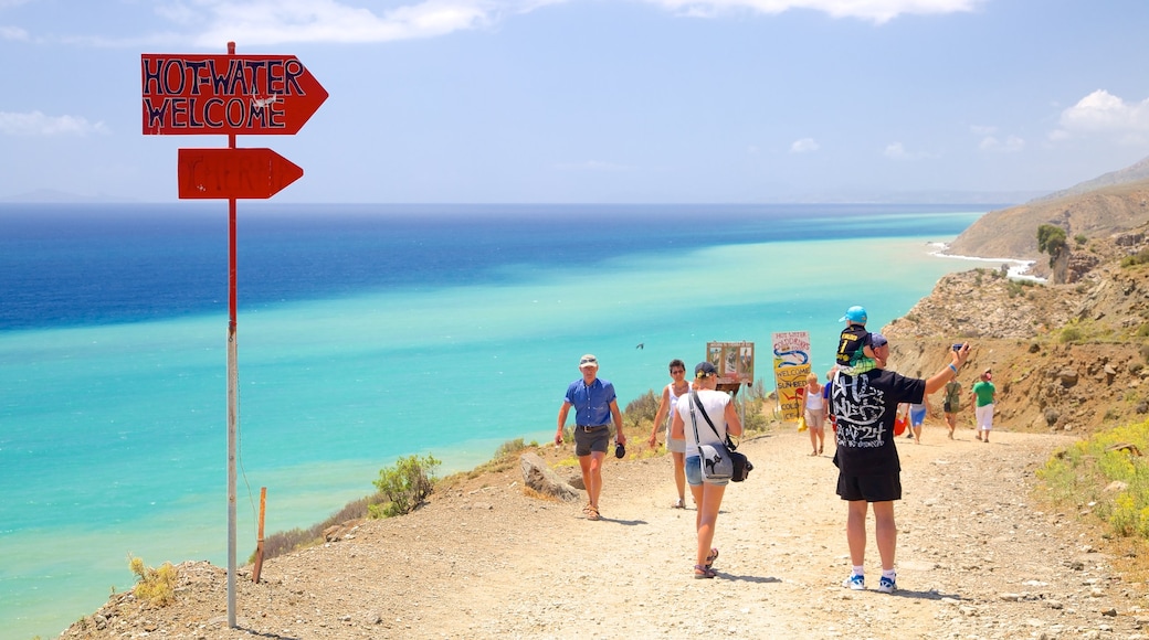 Spiaggia di Therma mostrando segnaletica, vista della costa e escursioni o camminate